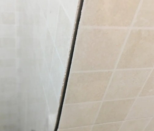 大化瓷砖空鼓维修公司分享阳台瓷砖脱落的修复过程可以分为以下几个步骤